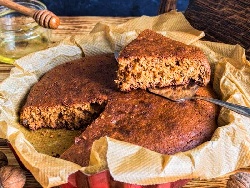 Бърз и лесен домашен кекс / сладкиш с орехи и локум - снимка на рецептата